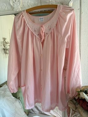 Vintage Carolee Pink Embroidered Nylon Night Top with one pocket 38 made USA